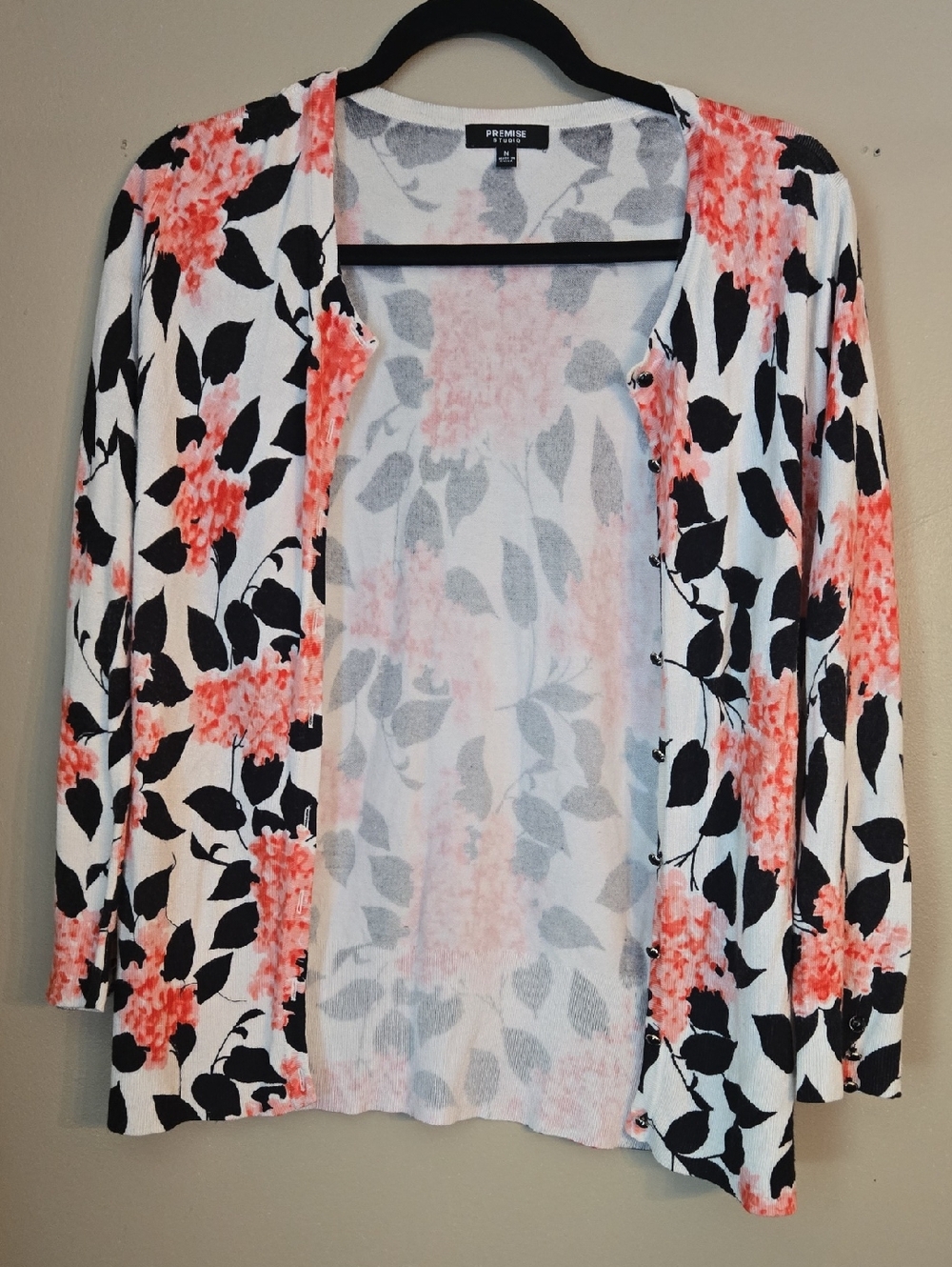 Premise Studio - Cardigan in Coral/Pink, Black & White